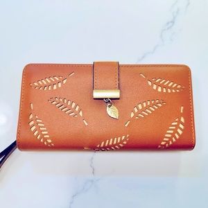 The Wanderlust Wallet by Vagabond Goods
Beachly Exclusive NIP